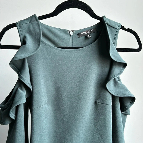 Romeo & Juliet Couture Green Open Shoulder Dress | Green Open Shoulder Dress - Picture 3 of 10